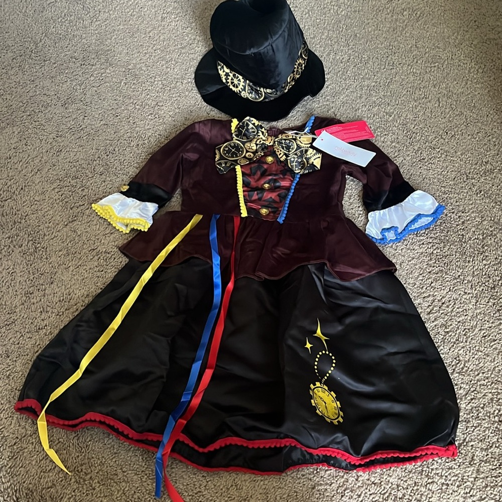 Girls mad Hatter two-piece costume size 6 years (130)